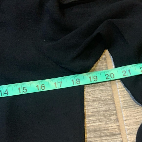 Gorgeous Silk Blouse by Harold’s!  In excellent condition⭐️ Size 6 - Picture 10 of 12